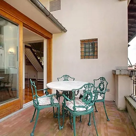 Piazza Santo Stefano Close To Ponte Vecchio 佛罗伦萨